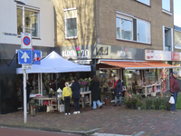 901251 Gezicht op bloemenzaak BLOEM 2.0 (Castellumlaan 2) te De Meern (gemeente Utrecht), die vanwege de tweede ...